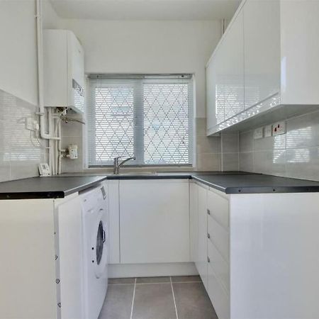 Improved Private House In Central Location Portsmouth Exterior photo