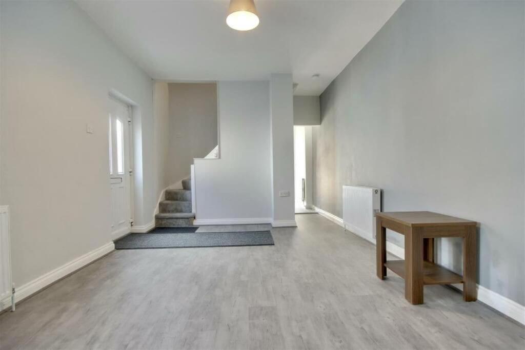 Improved Private House In Central Location Portsmouth Exterior photo